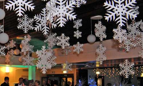 polystyrene snowflakes for commercial display