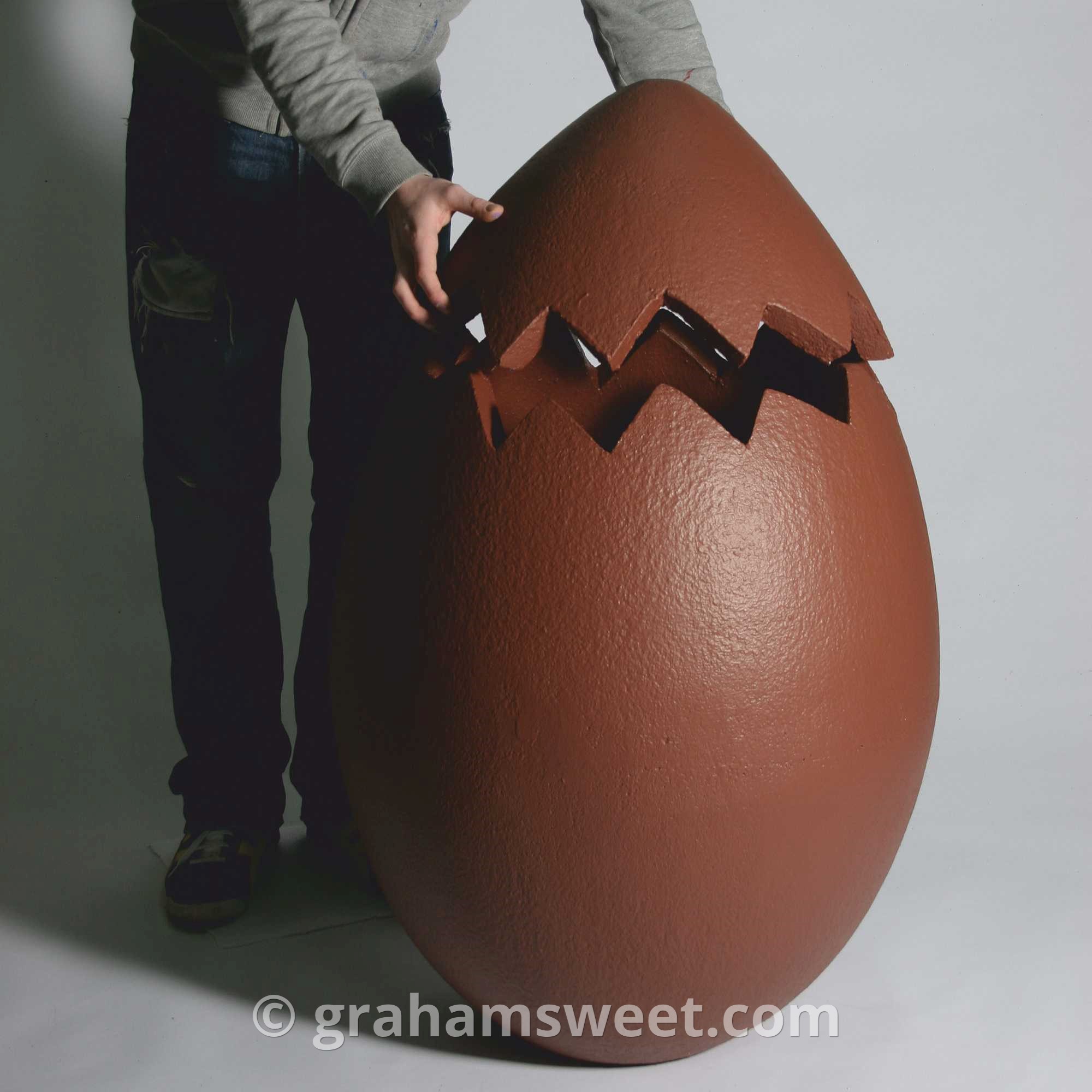 Making a Giant Egg Photo Prop  Diy photography props, Photo props